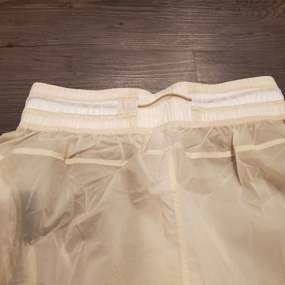 Lululemon Step Out Short NWT - Picture 7 of 7